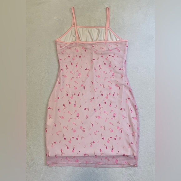 Floral Mini Dress ‼️FREE w/ purchase of an item of equal or higher value‼️ - Picture 2 of 6